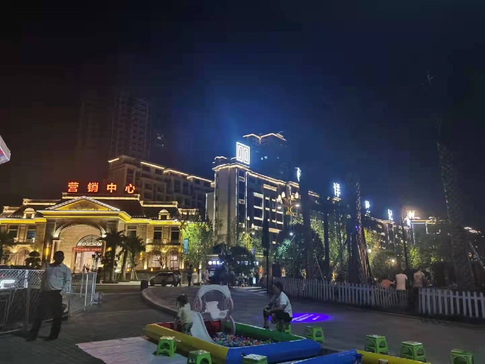 正安縣飛洋世紀城洗墻燈外墻亮化及樓頂···